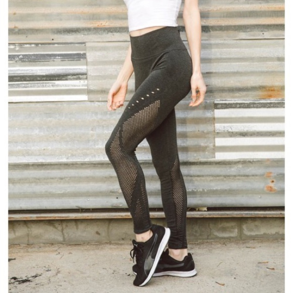 SEAMLESS HIGH WAIST LEGGINGS W/ FISH NET (L/XL)